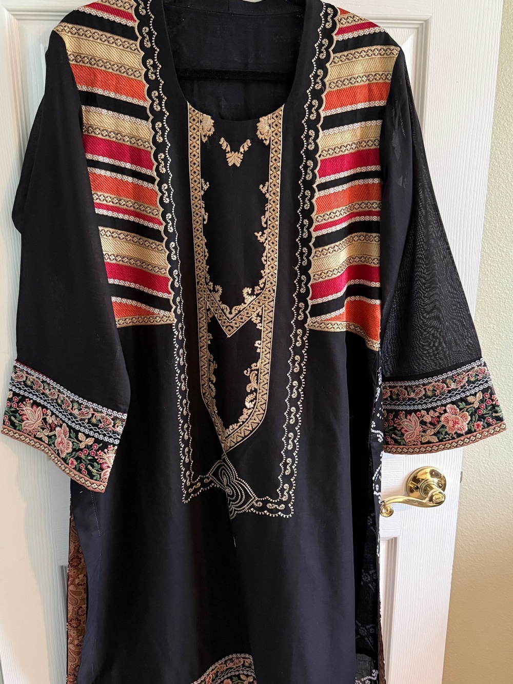 Khaadi Pakistani Desi 3 piece embroidered kurta shirt, duppata scarf and shalwar